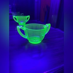 Vintage uranium (vaseline) glass cup! 💚